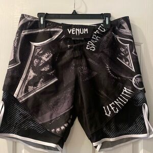 Men’s Venun Fight shorts size L
